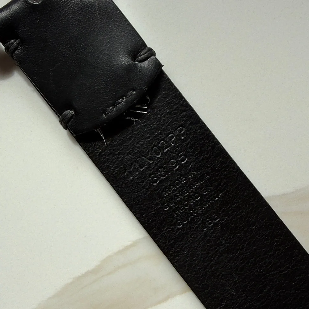 Men’s Levi’s black leather belt silvertone buckle